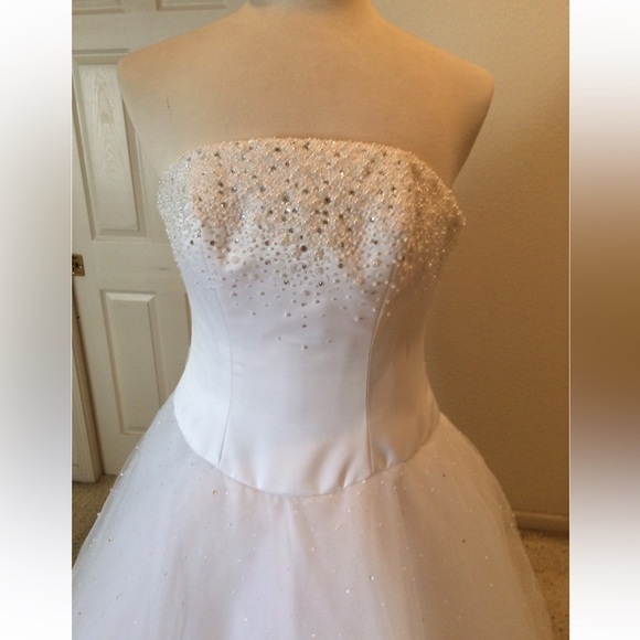 Mori Lee Dresses & Skirts - Mori Lee by Madeleine Gardner Wedding Dress size 10